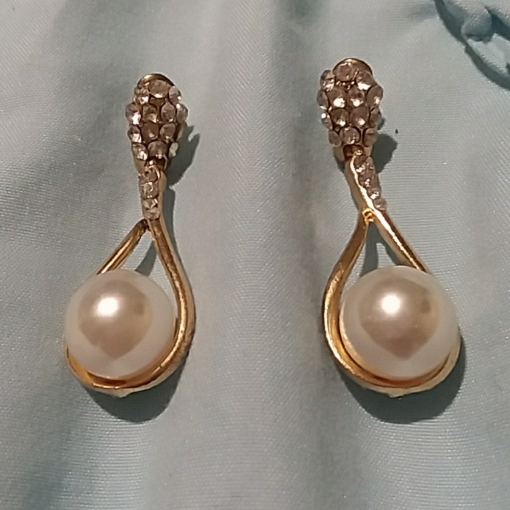 Sale🎈Beautiful rhinestones and Pearl's earrings